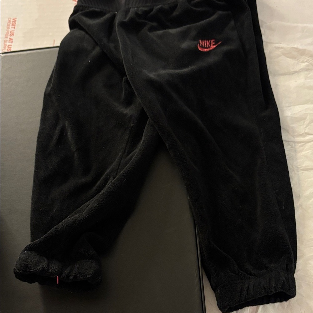Nike Kids Black velour joggers with Logo 24 months